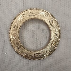 CORO PEGASUS Vintage Circle Pin Brooch